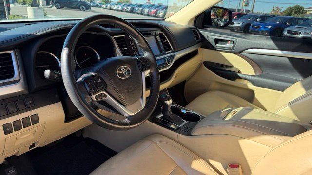 Used 2015 Toyota Highlander XLE AWD/4WD image 19