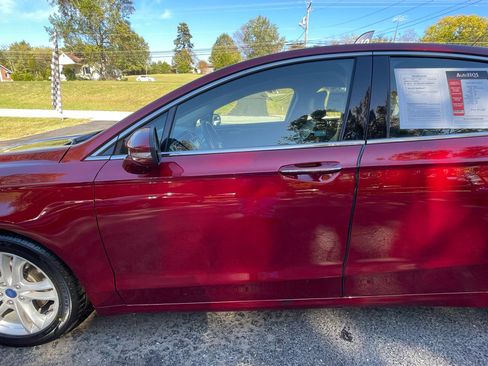 Used 2018 Ford Fusion SE w/ Fusion SE Technology Package image 3