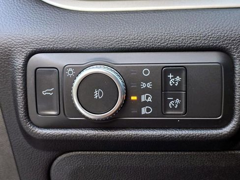 Used 2021 Ford Explorer XLT w/ Equipment Group 202A image 21