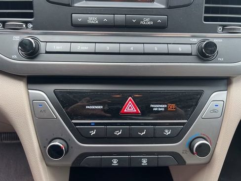 Used 2017 Hyundai Elantra SE FWD image 26