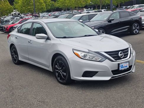 Used 2017 Nissan Altima 2.5 S w/ Power Driver Seat Package FWD image 3