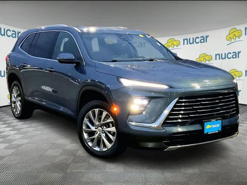 Used 2025 Buick Enclave Preferred image 1