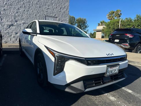 Certified 2025 Kia K4 EX FWD image 3