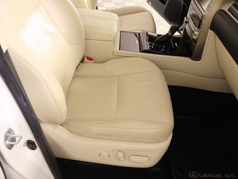 Used 2020 Lexus GX 460 Luxury w/ Off Road Package AWD/4WD image 15