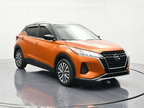 Used 2022 Nissan Kicks SV FWD image 3