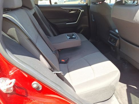 Used 2022 Toyota RAV4 XLE AWD/4WD image 30