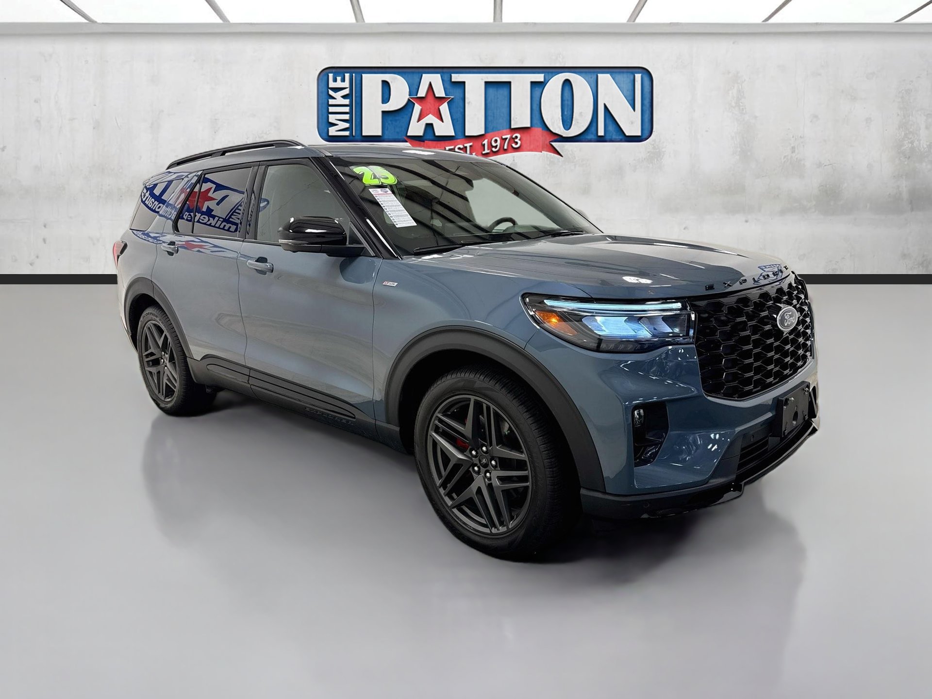 Used 2025 Ford Explorer ST-Line w/ Premium Package RWD image 1