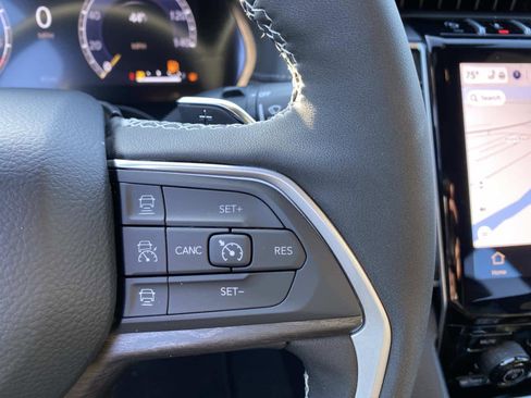 New 2025 Jeep Grand Cherokee Limited image 14