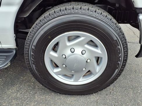 Used 2014 Ford E-350 and Econoline 350 XLT RWD image 23