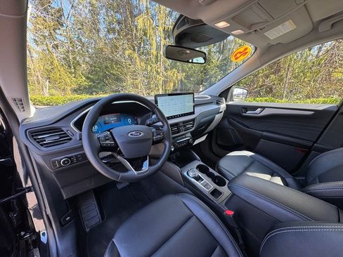 Used 2025 Ford Escape Platinum AWD/4WD image 7