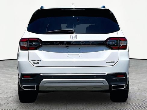 Certified 2024 Honda Pilot Touring image 4