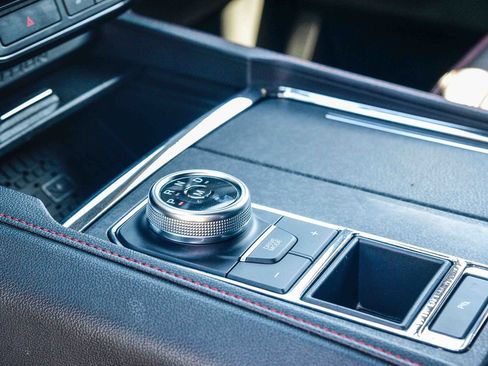 Used 2023 Ford Expedition Limited image 19