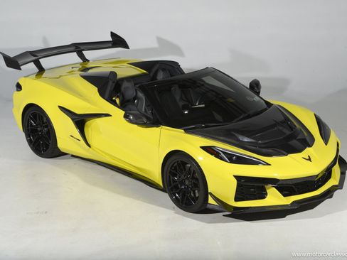 Used 2024 Chevrolet Corvette Z06 RWD image 11