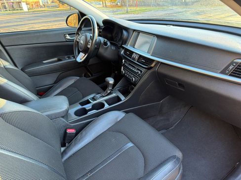 Used 2020 Kia Optima S FWD image 32