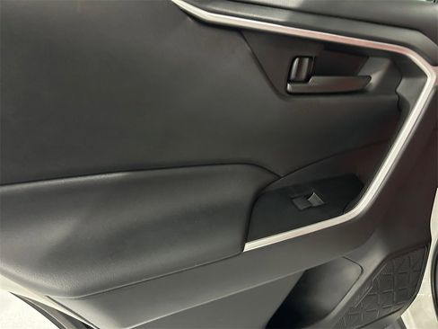 Used 2021 Toyota RAV4 LE image 20