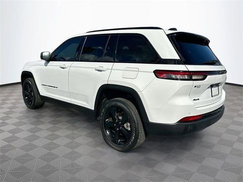 Used 2023 Jeep Grand Cherokee Altitude image 5