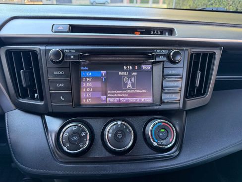 Used 2018 Toyota RAV4 LE w/ All Weather Liner Package FWD image 29