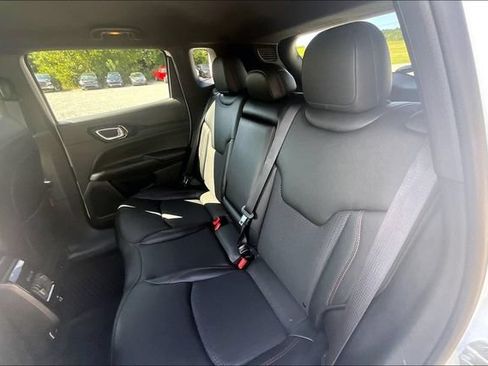 Used 2025 Jeep Compass Trailhawk w/ Trailhawk Convenience Group AWD/4WD image 24