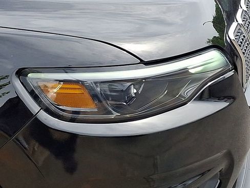 Used 2019 Jeep Cherokee Latitude Plus w/ Comfort/Convenience Group FWD image 30