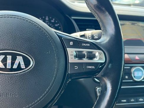 Used 2017 Kia Cadenza Premium FWD image 21