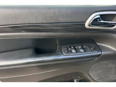 Used 2020 Jeep Grand Cherokee Laredo image 12