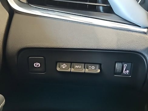 Used 2024 Buick Enclave Premium image 38