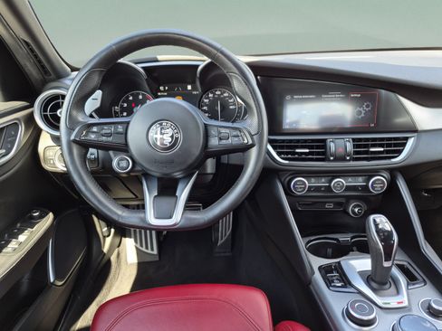 Used 2022 Alfa Romeo Giulia Veloce RWD image 24