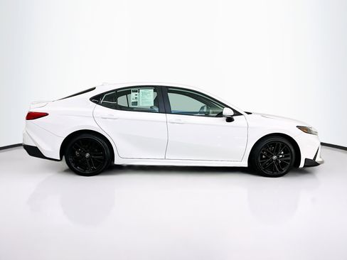 Used 2025 Toyota Camry SE image 10
