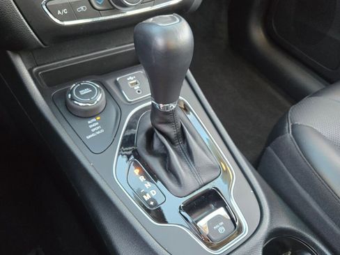 Used 2022 Jeep Cherokee Limited image 28