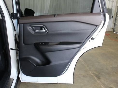 Used 2021 Nissan Rogue Platinum FWD image 21