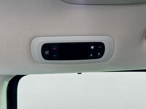 Used 2023 Chrysler Pacifica Touring-L image 24