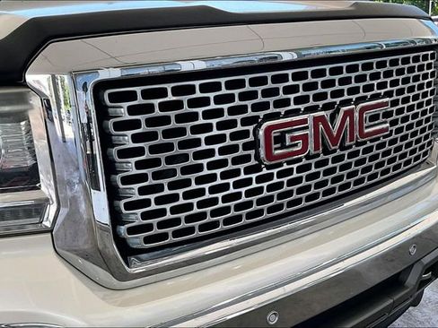 Used 2014 GMC Sierra 1500 SLT w/ SLT Crew Cab Value Package AWD/4WD image 27