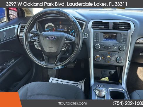 Used 2017 Ford Fusion SE FWD image 26