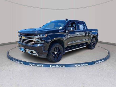 Used 2022 Chevrolet Silverado 1500 High Country w/ Technology Package AWD/4WD image 3