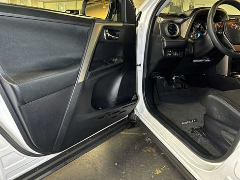 Used 2014 Toyota RAV4 XLE AWD/4WD image 20