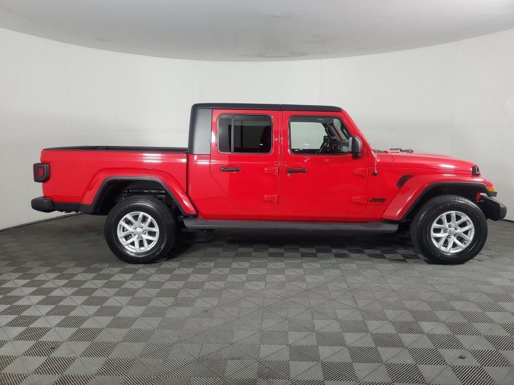 Used 2023 Jeep Gladiator Sport AWD/4WD image 3