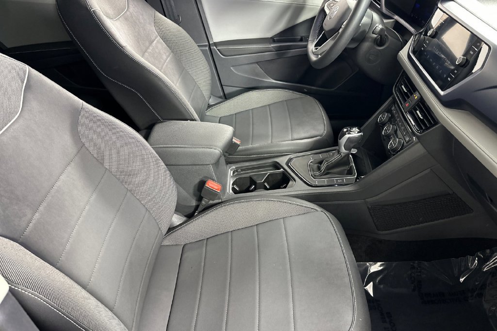 Used 2024 Volkswagen Taos SE w/ Panoramic Sunroof Package FWD image 19