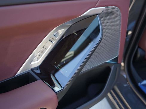 New 2026 BMW 740i w/ Premium Package image 9