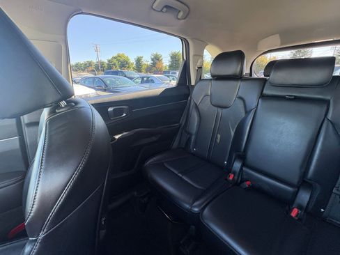 Used 2024 Kia Sorento S AWD/4WD image 42