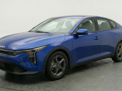 Used 2025 Kia K4 LXS image 3