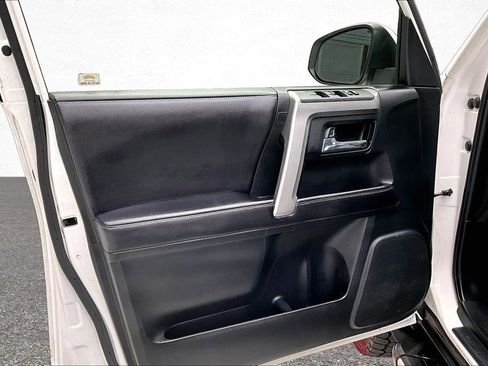 Used 2016 Toyota 4Runner SR5 Premium AWD/4WD image 18