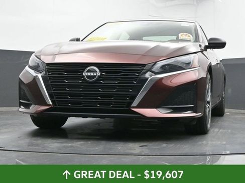 Used 2024 Nissan Altima 2.5 SV image 45