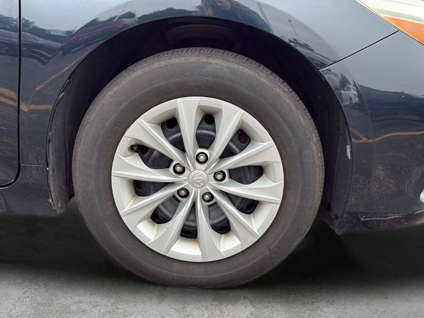 Used 2015 Toyota Camry FWD image 23