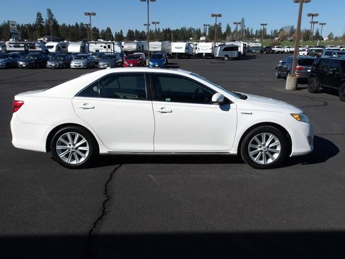 Used 2013 Toyota Camry XLE w/ Leather Pkg FWD image 6
