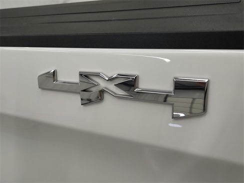 Used 2025 GMC Sierra 1500 SLT image 32