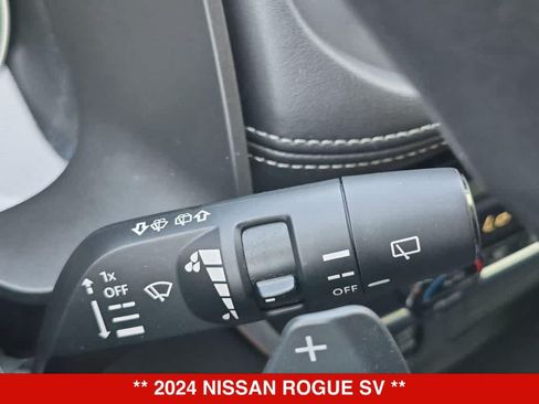Used 2024 Nissan Rogue SV FWD image 25