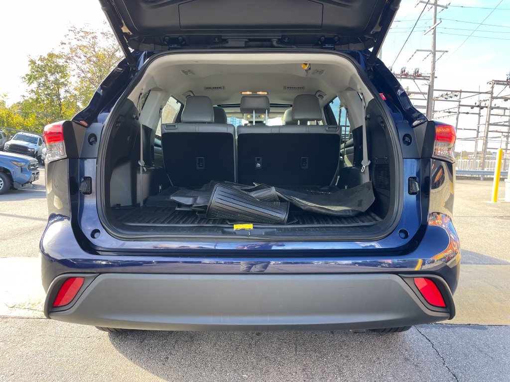 Used 2022 Toyota Highlander XLE AWD/4WD image 13