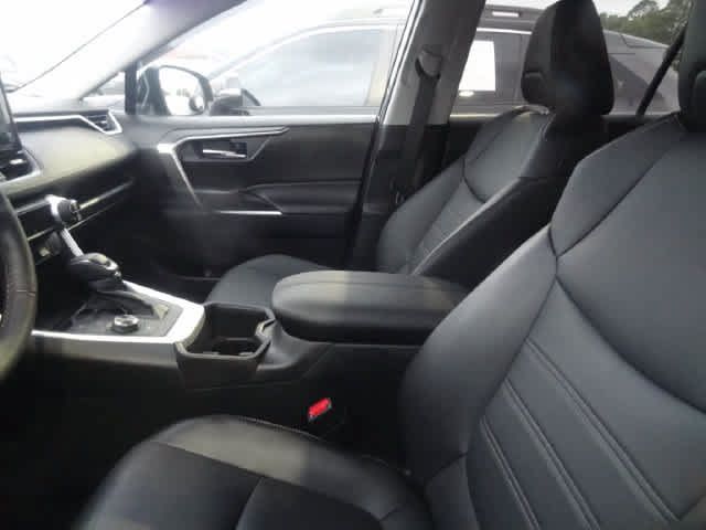 Used 2022 Toyota RAV4 XLE Premium AWD/4WD image 7