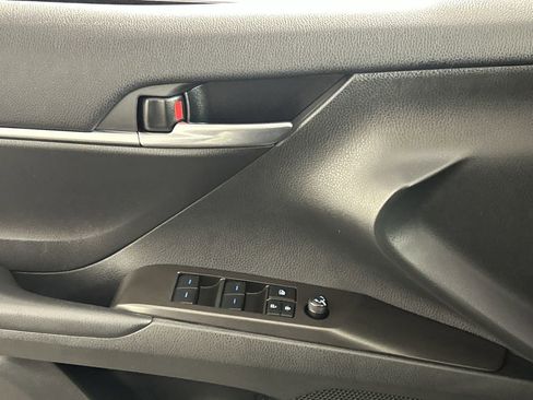 Used 2024 Toyota Camry SE image 19