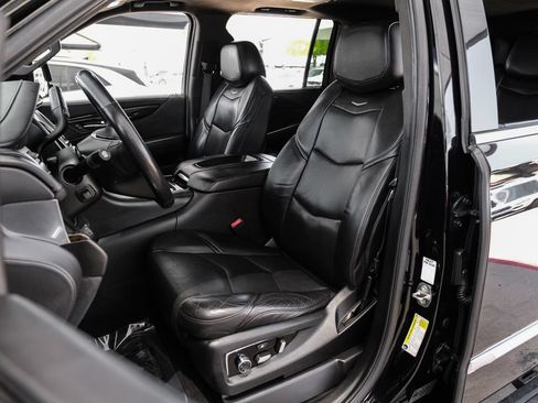 Used 2020 Cadillac Escalade ESV Platinum RWD image 33